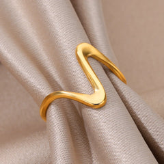 Gold wave adjustable ring in 18K gold plated stainless steel