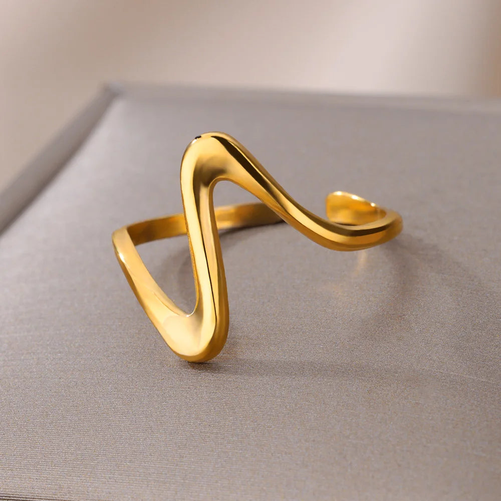 Trendy modern wave pattern statement ring accessory