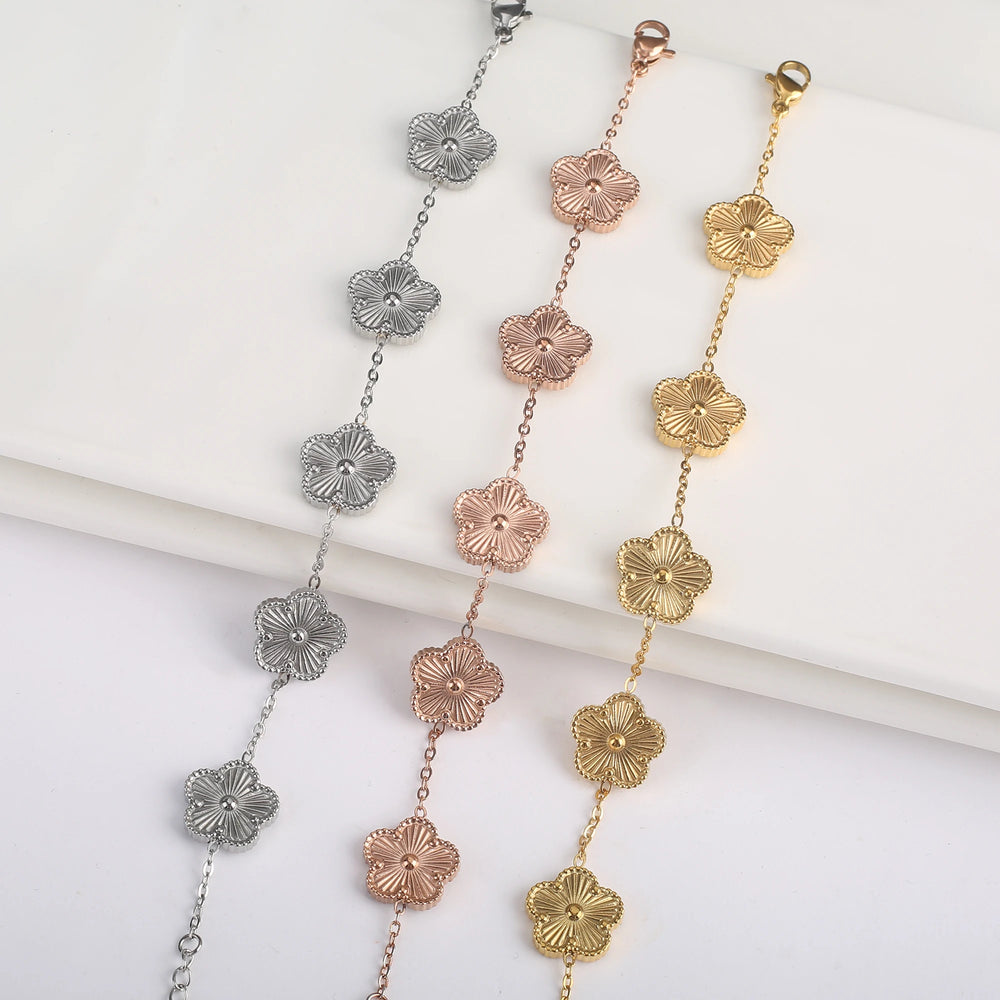 Elegant minimalist four leaf clover fashion bracelet
