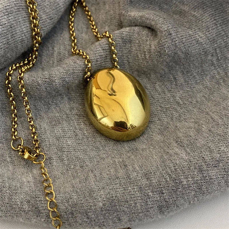 Trendy geometric pendant necklace for casual and party wear