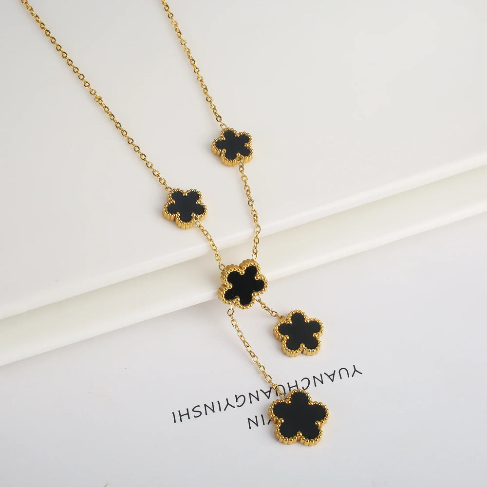 Elegant minimalist four leaf clover fashion bracelet
