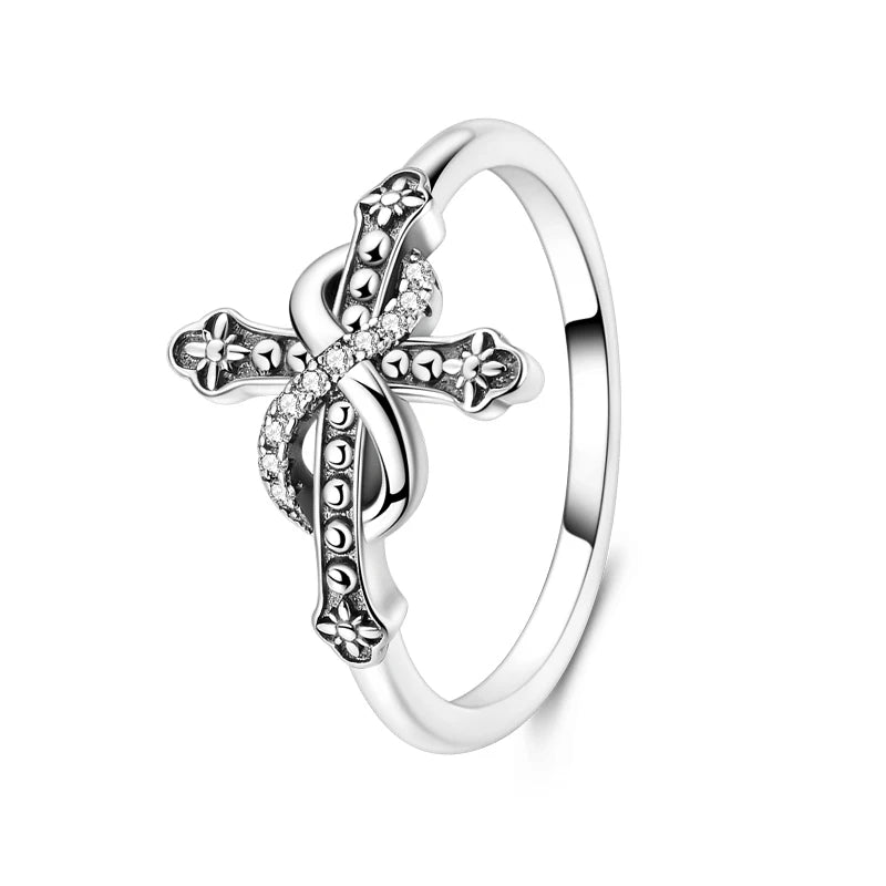 Modern star inspired zircon ring in 925 silver
