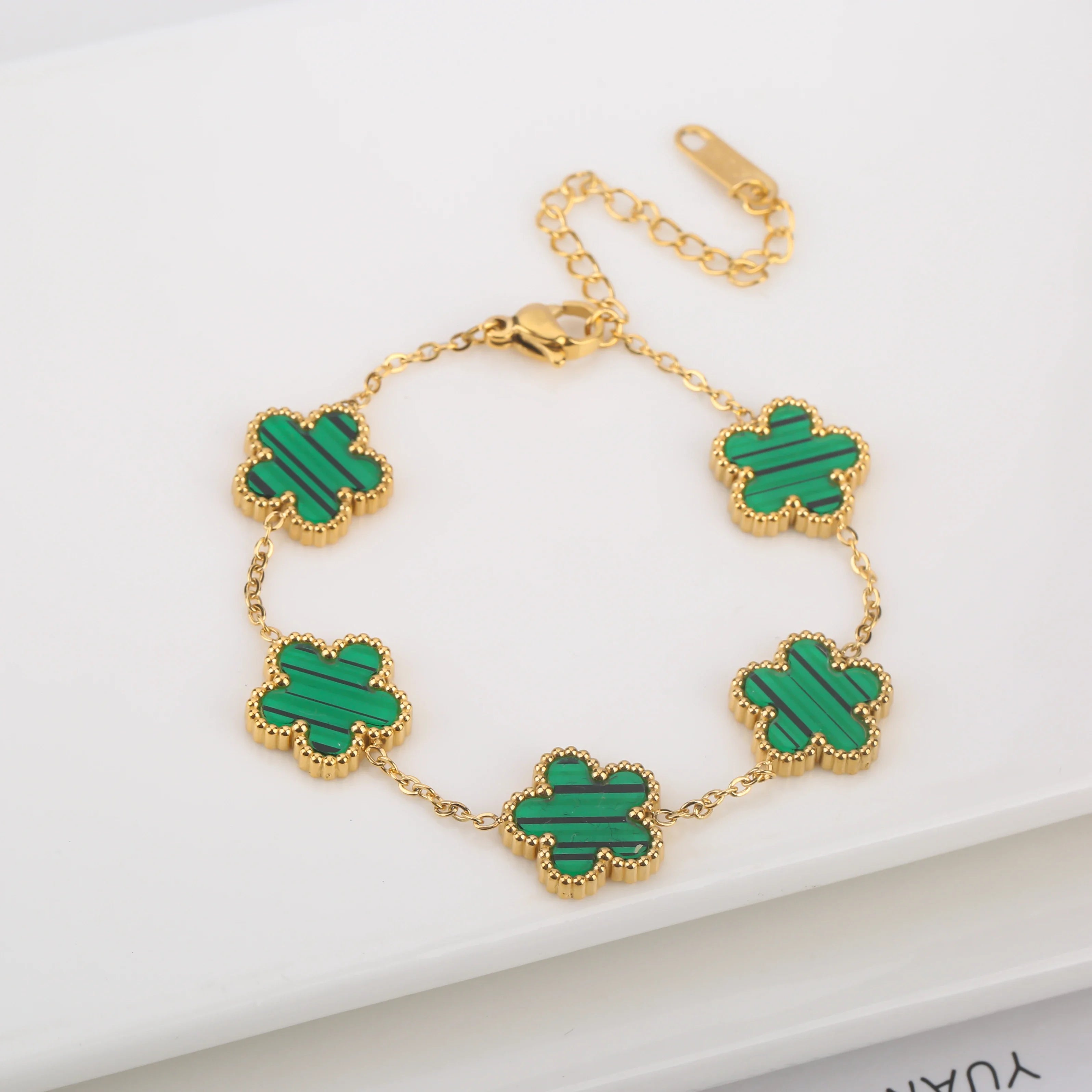 Elegant minimalist four leaf clover fashion bracelet
