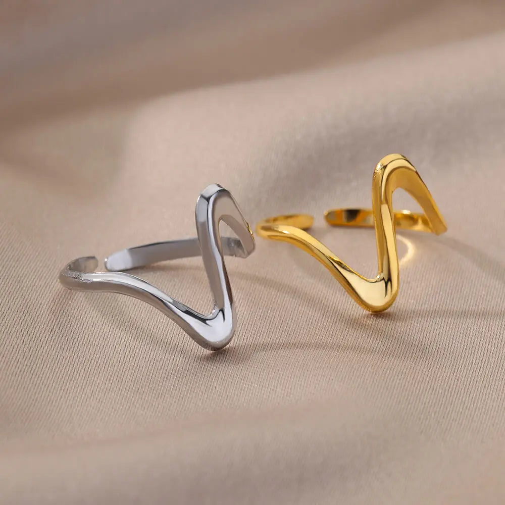 Gold wave adjustable ring in 18K gold plated stainless steel
