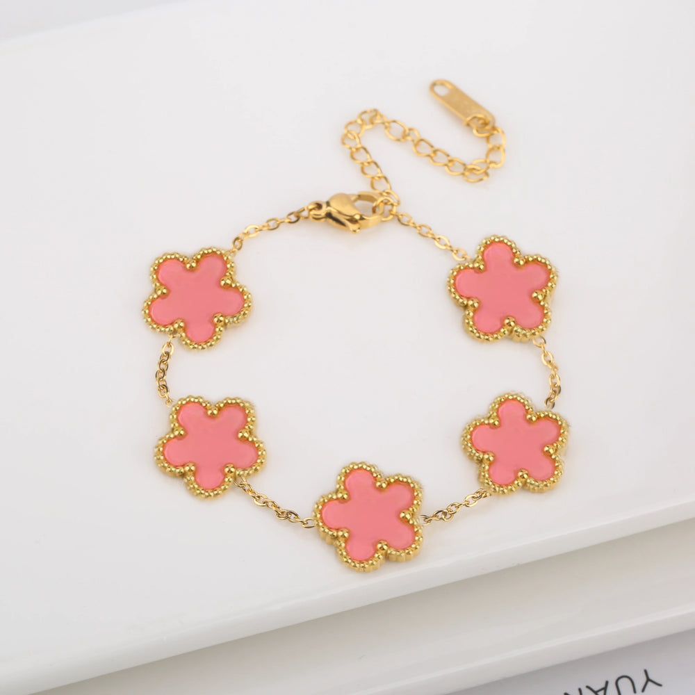 Elegant minimalist four leaf clover fashion bracelet
