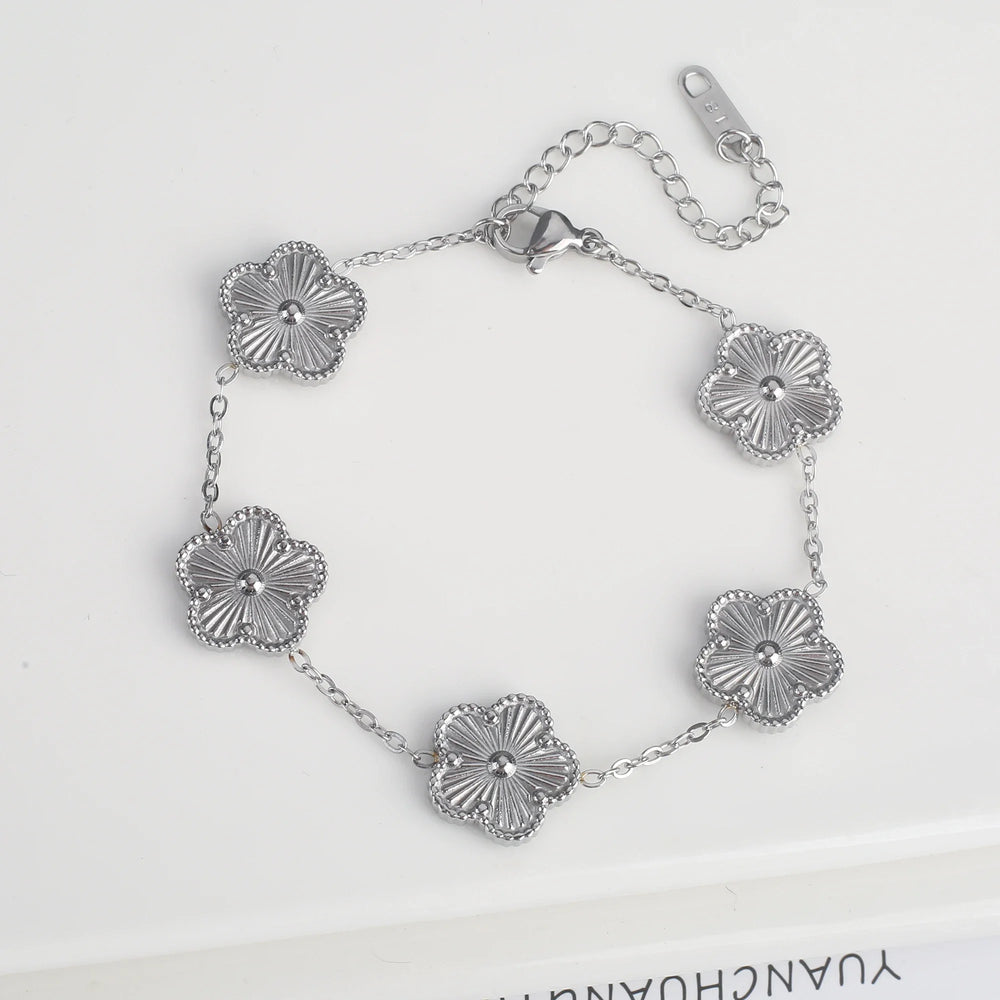 Women’s adjustable lucky charm bracelet in stainless steel
