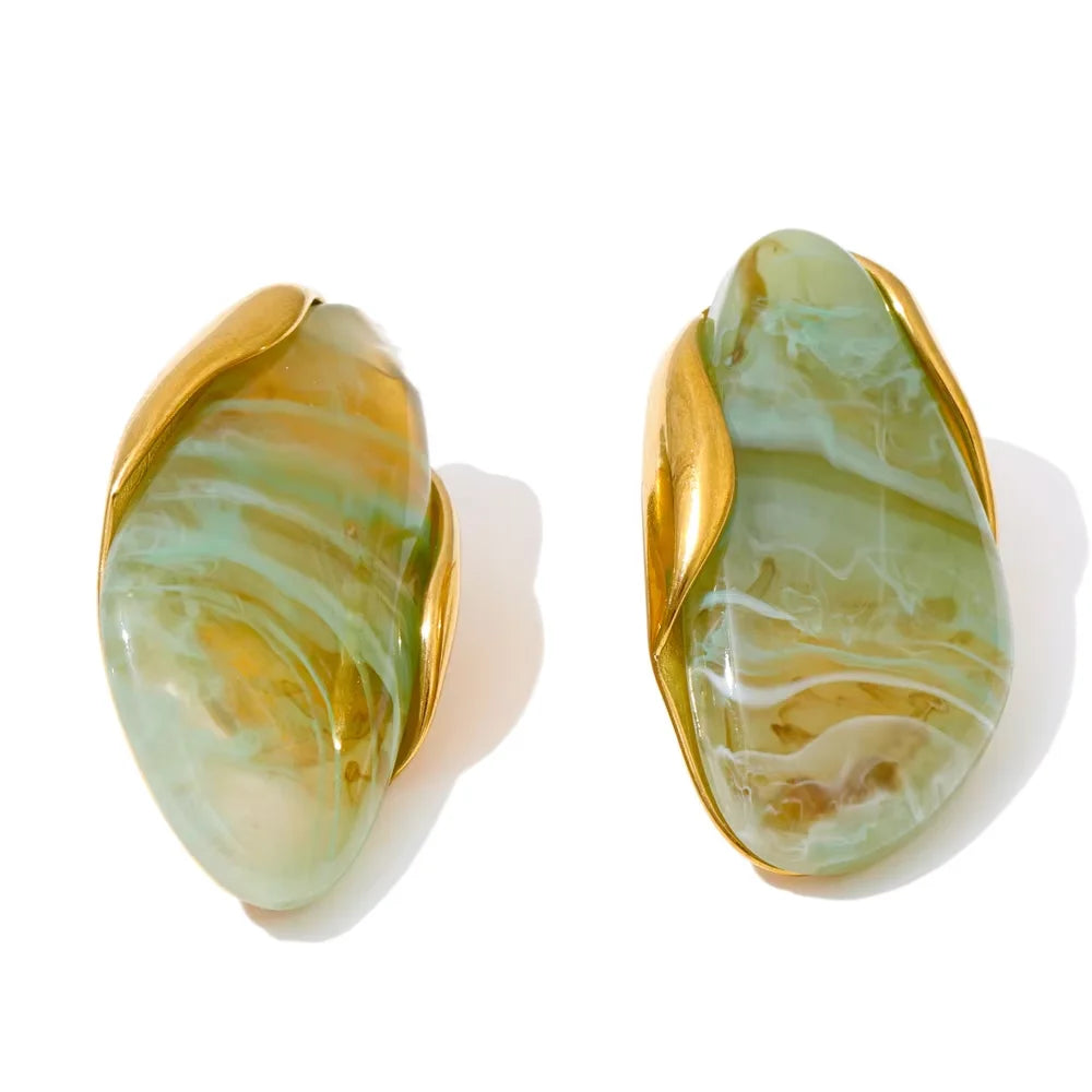 Lightweight gold finish resin design ring for women
