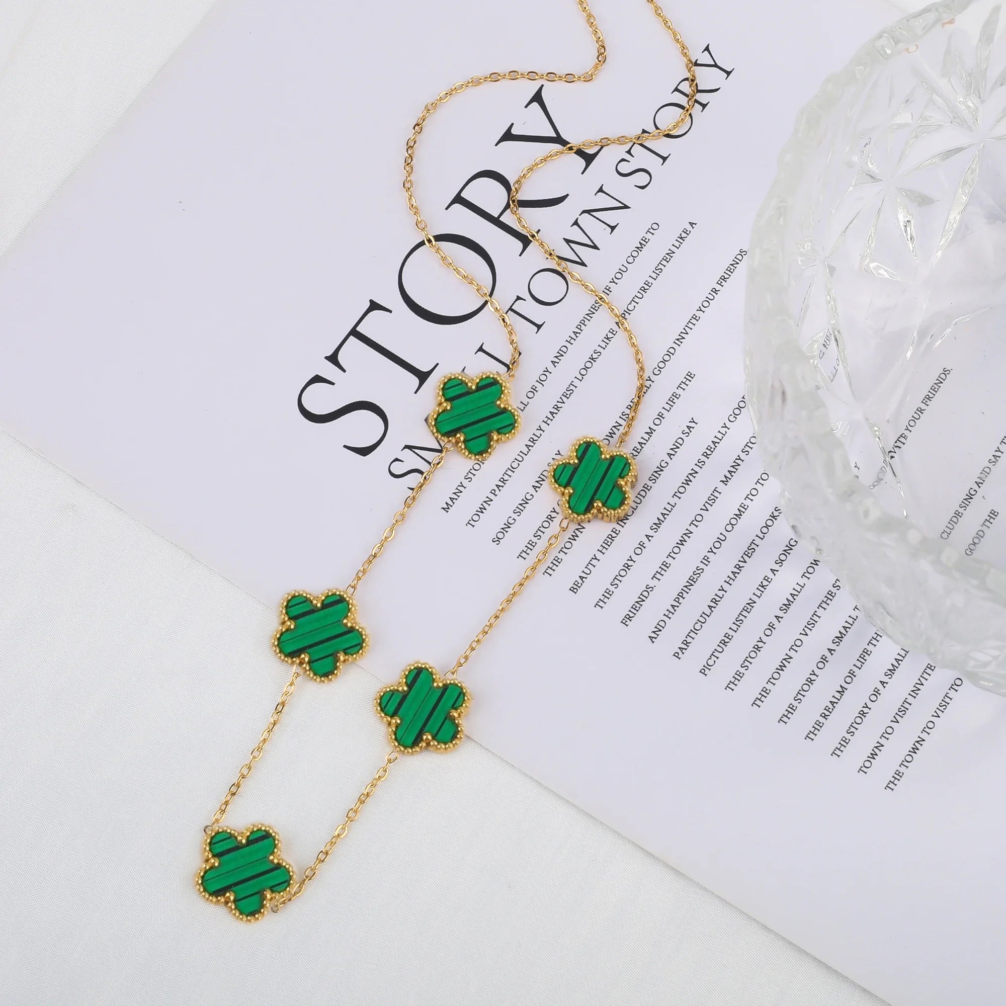 Elegant minimalist four leaf clover fashion bracelet
