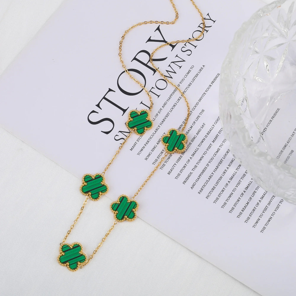 Elegant minimalist four leaf clover fashion bracelet
